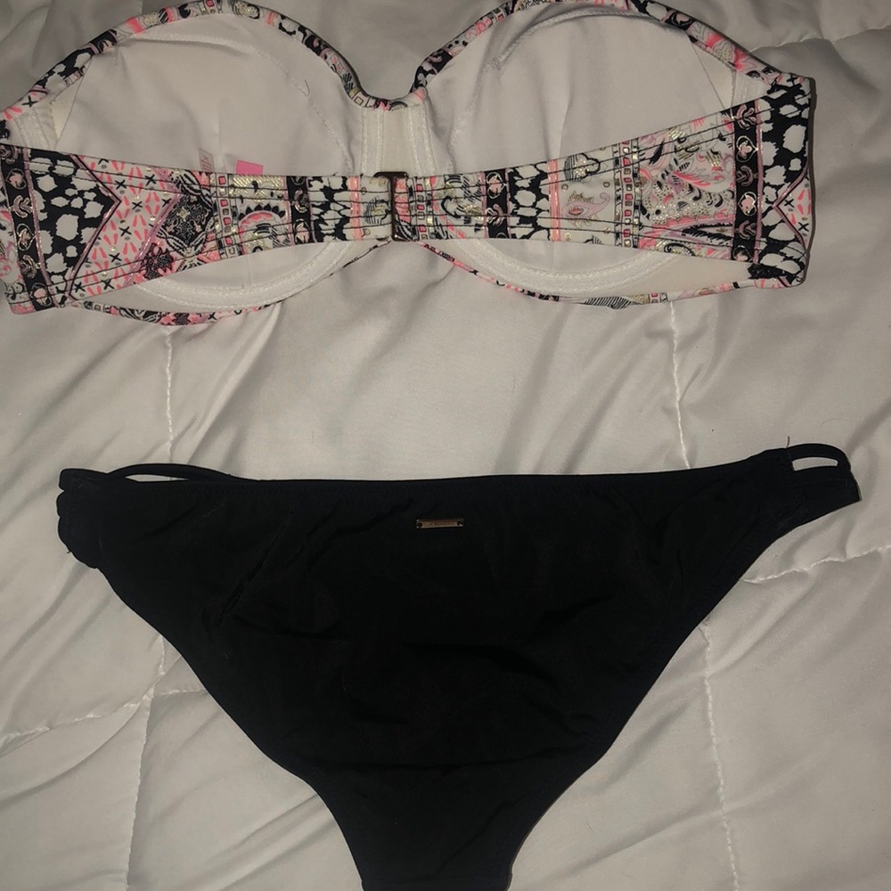 Vs bikini! - Picture 4 of 5